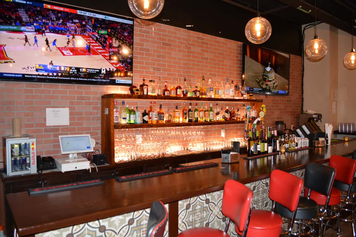 Game Lounge - Flat Screen TV