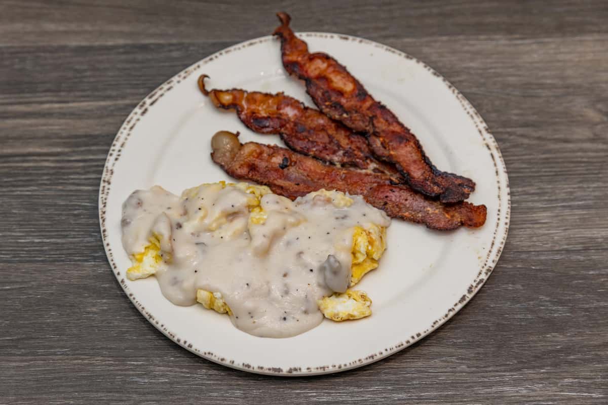 Scrambled Eggs with Gravy & Bacon