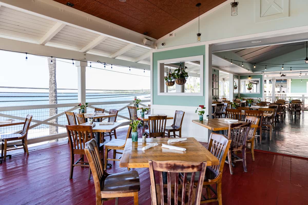 Foster's Kitchen Kailua Kona dinning room with ocean view.