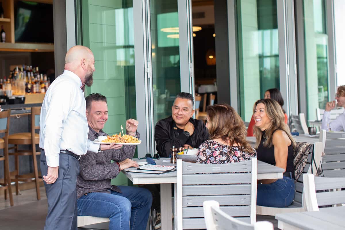 manager delivering a allergy meal to a table