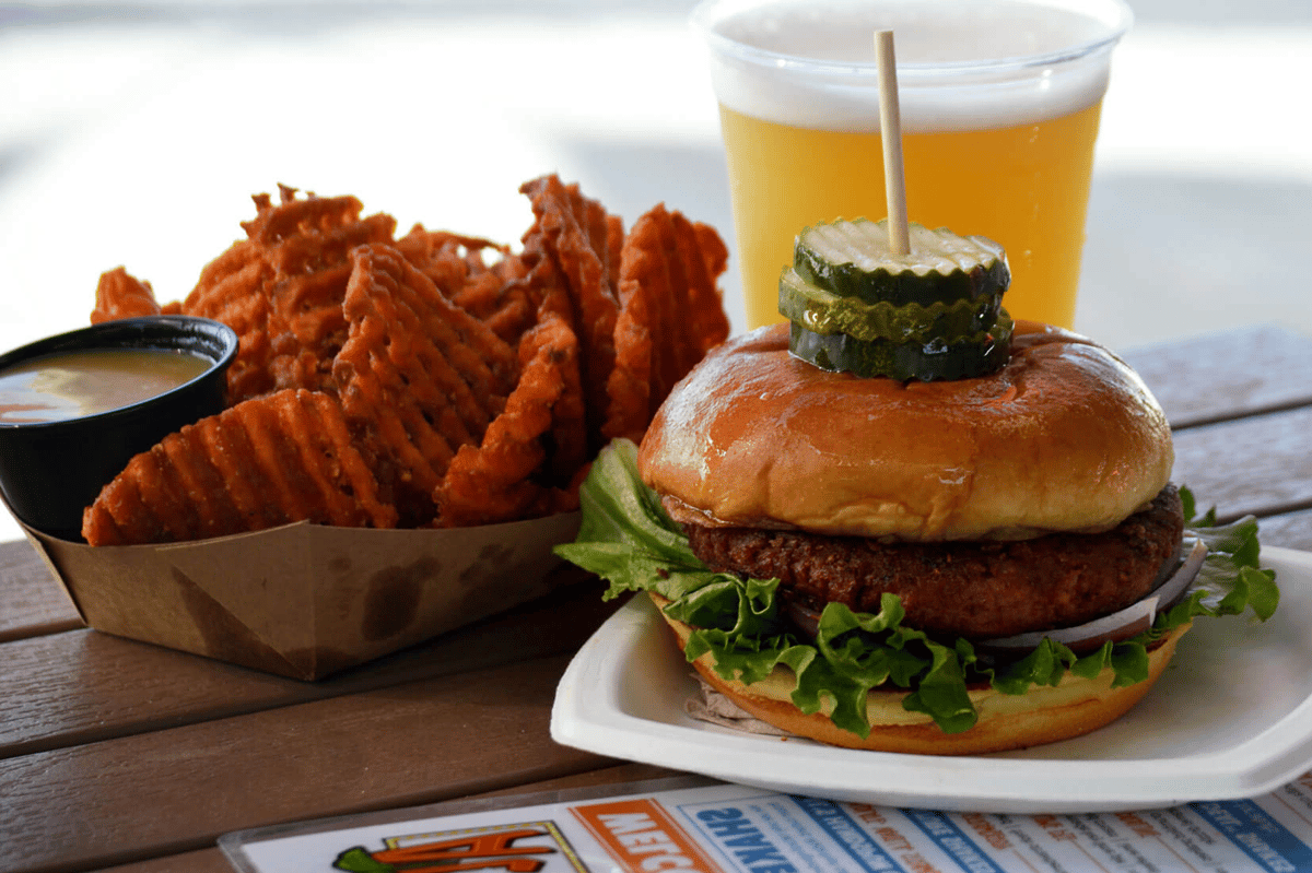 buger-beer-beach-sweet-potato-fries-on-table-min