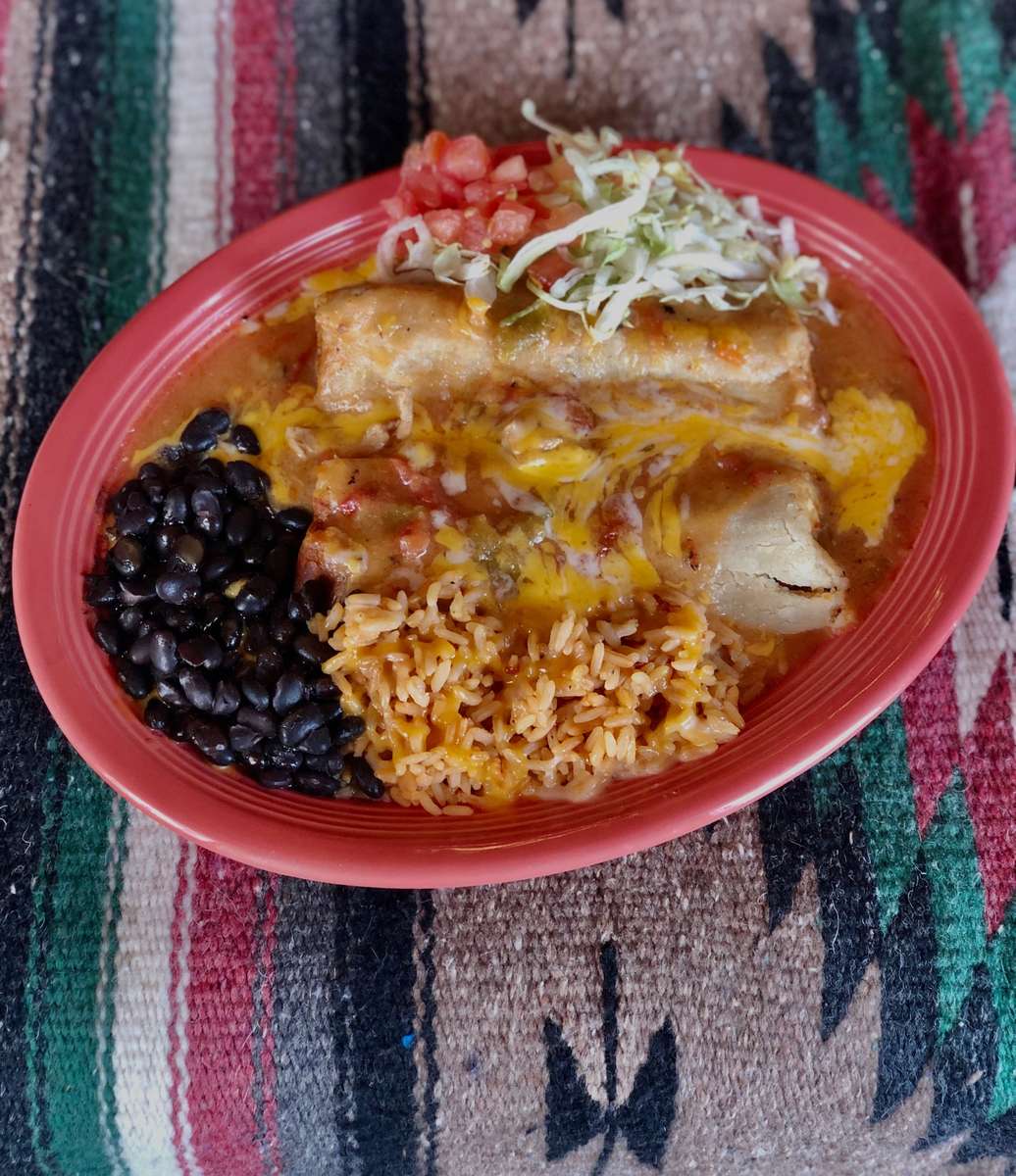 How to Serve Smothered Tamales with Chili