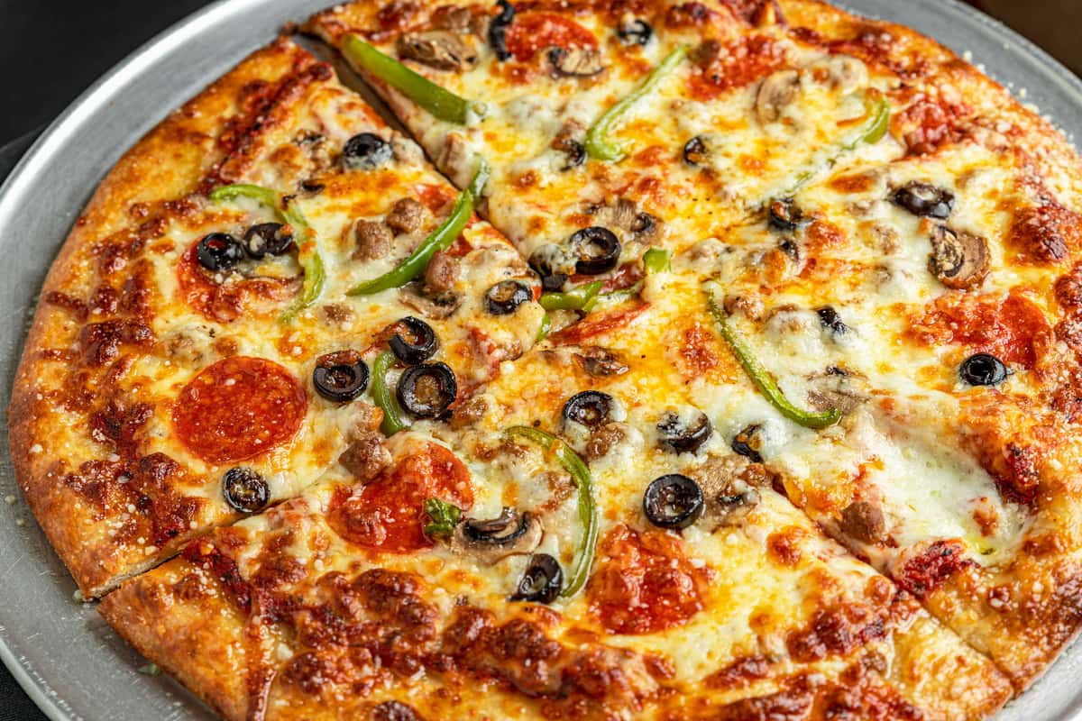 Deluxe Pizza 14