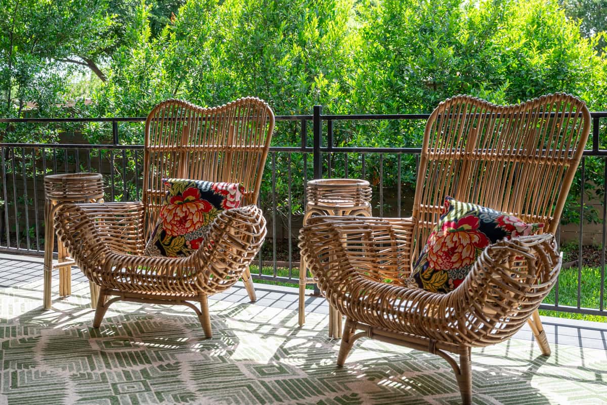 Leona Exterior