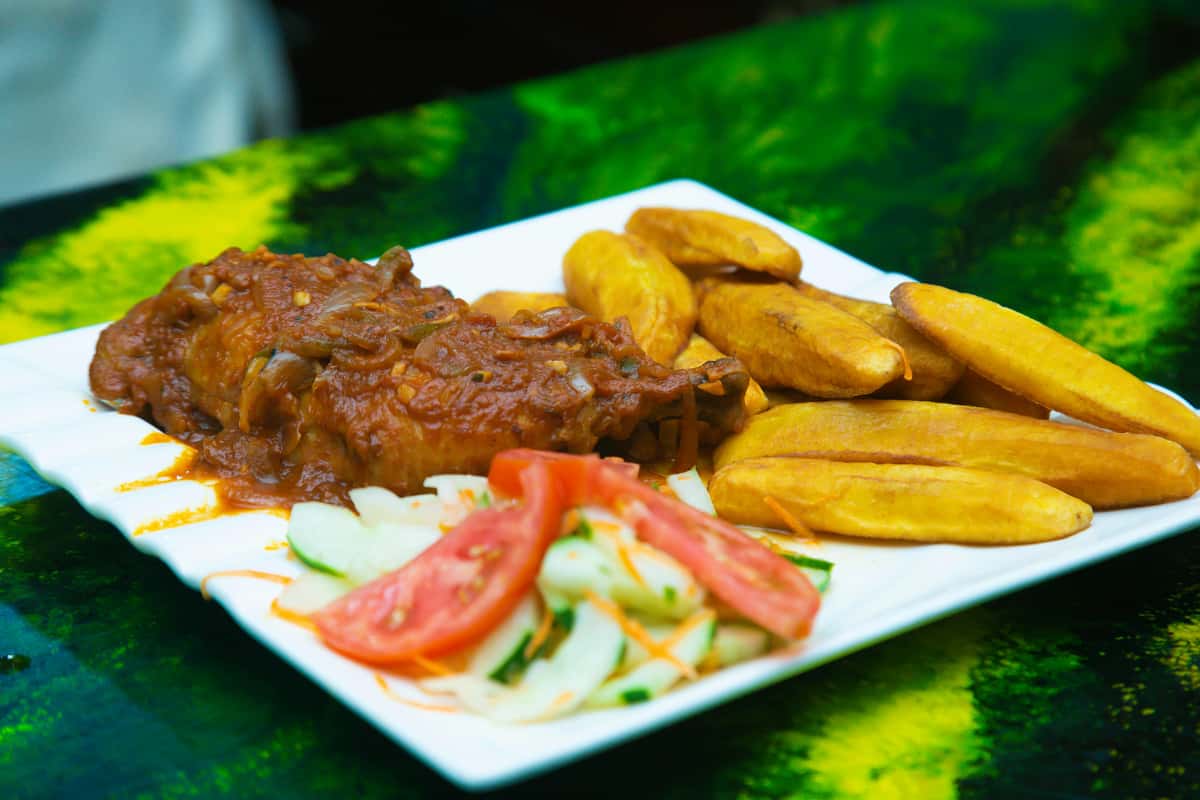 Meat with veggies and plantains