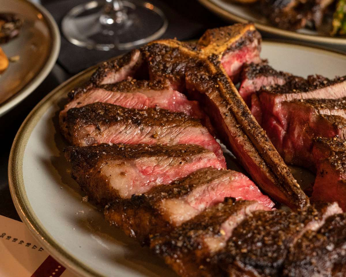 Sliced meat served with drinks on a plate