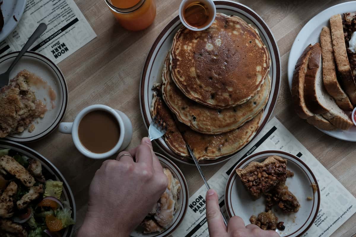 Pancakes/table setting