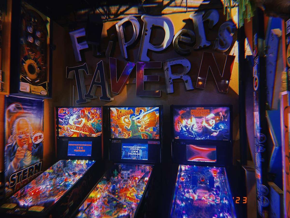 Pinball - Flippers Tavern - Hot Dog Restaurant in Lubbock, TX, image size:1200x900