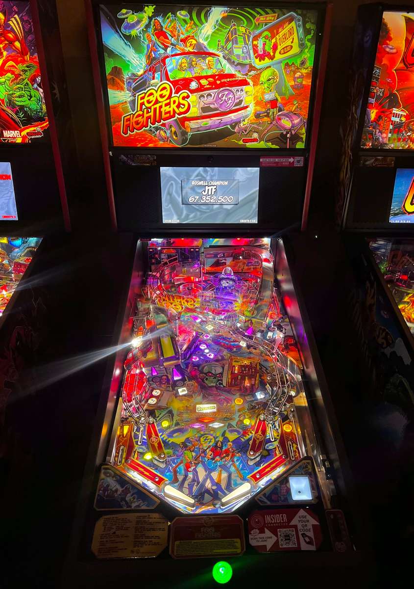 Foo Fighters pinball machine