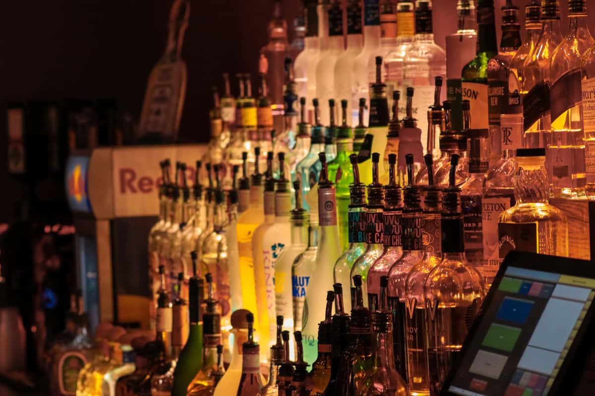 Grata Bar & Lounge - Bar & Grill in Lincoln, NE