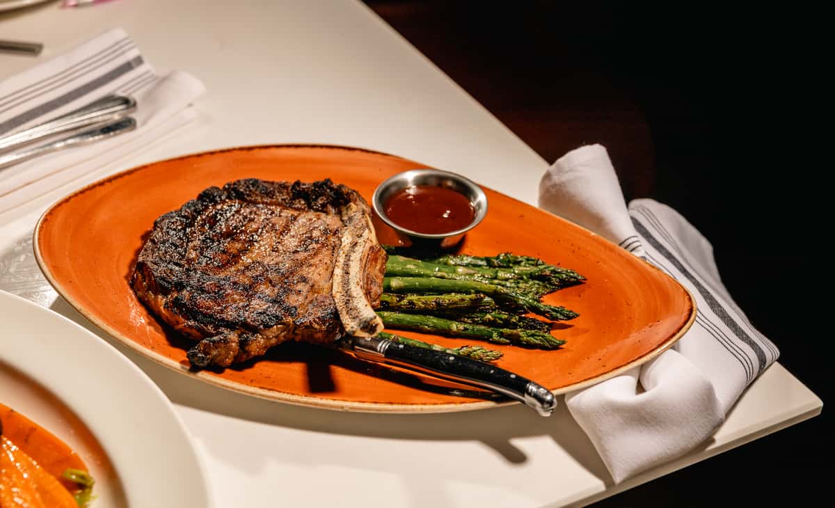 Grilled asparagus,roasted potatoes, tarragon béarnaise sauce