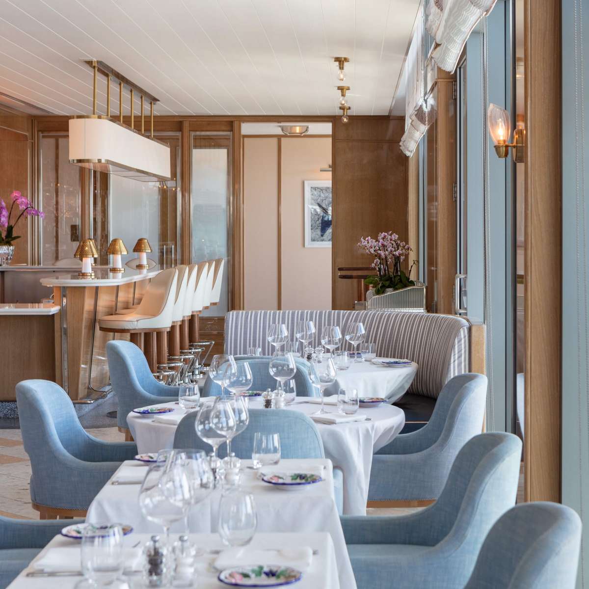 Elegant outdoor dining setup in Coconut Grove showcasing the neighborhood's sophisticated restaurant atmosphere