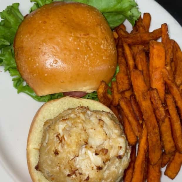 crab cake sandwich