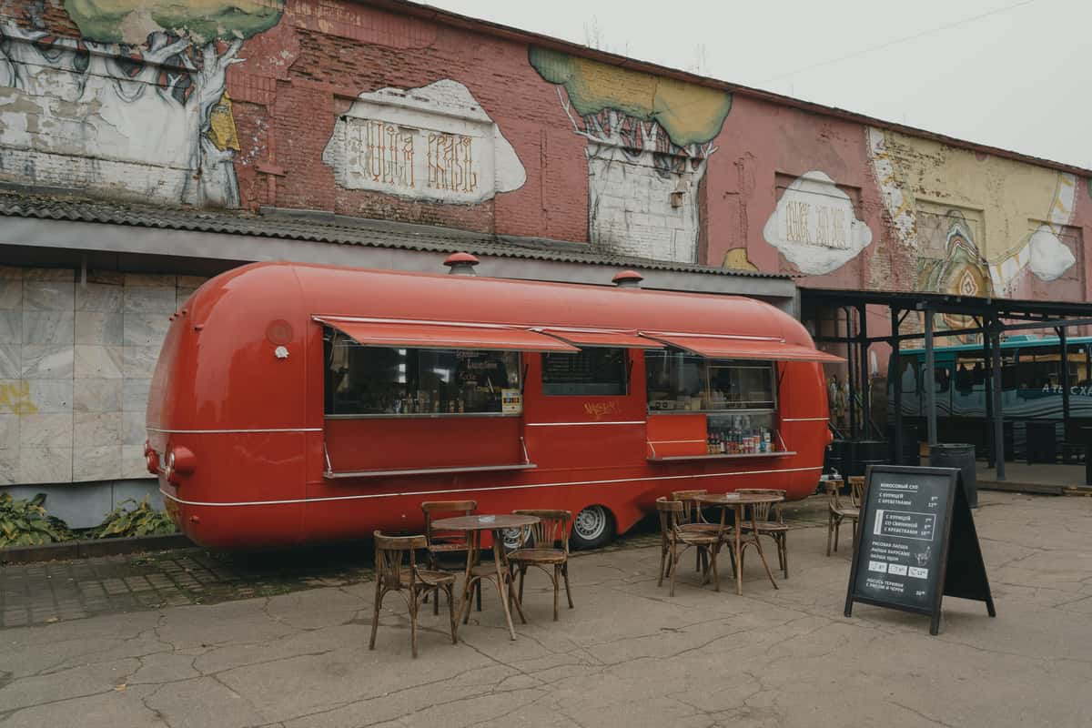 A warm food truck ready to serve good food to customers!