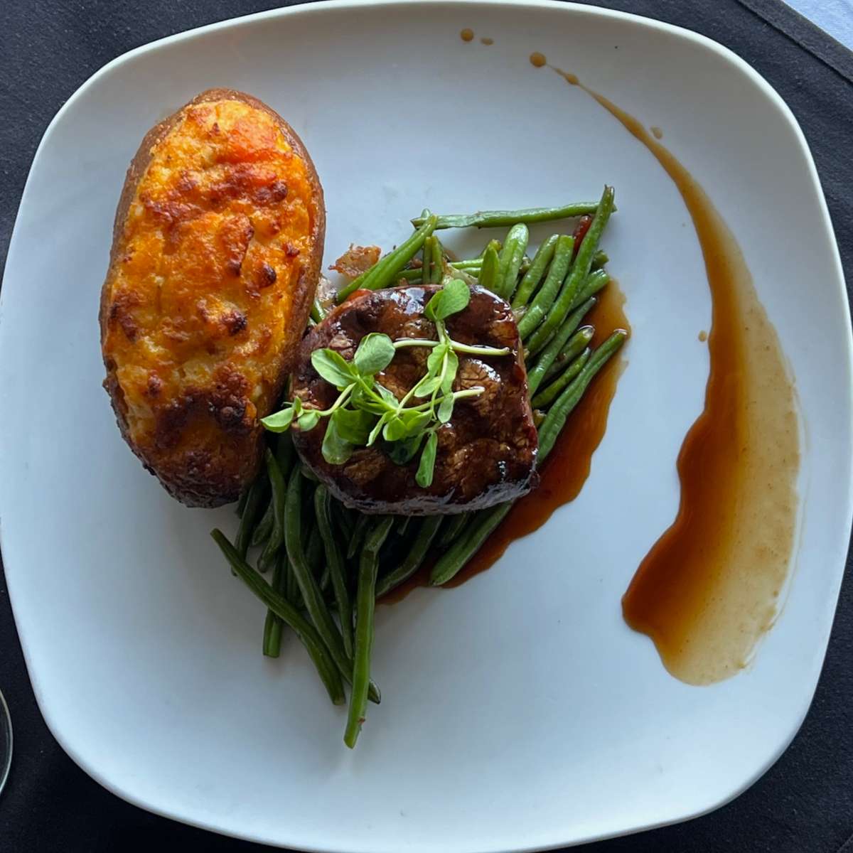 Filet with green beans