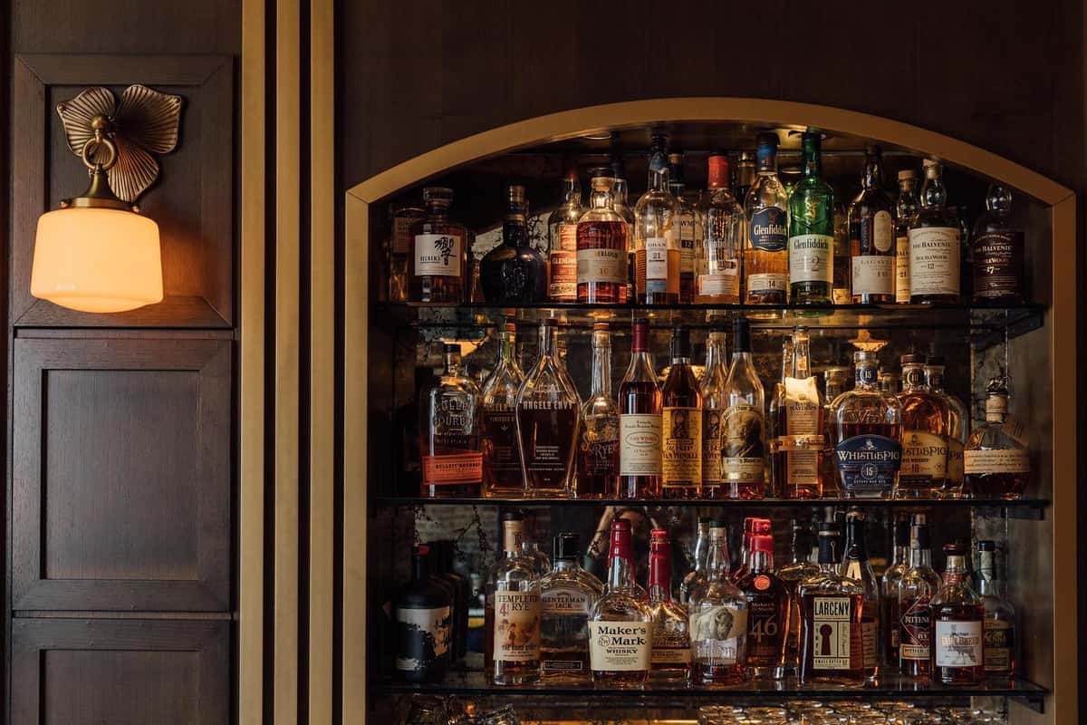 bar
