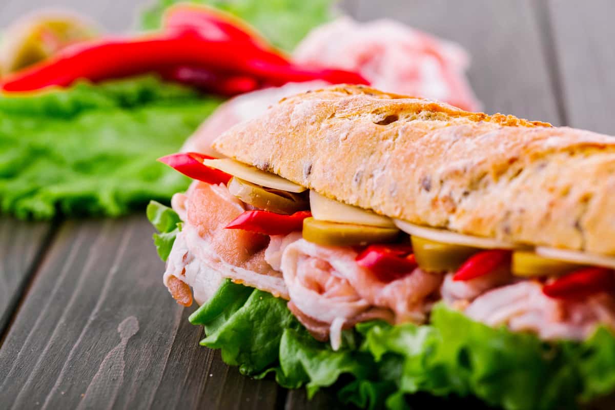 ham and lettuce sub sandwich