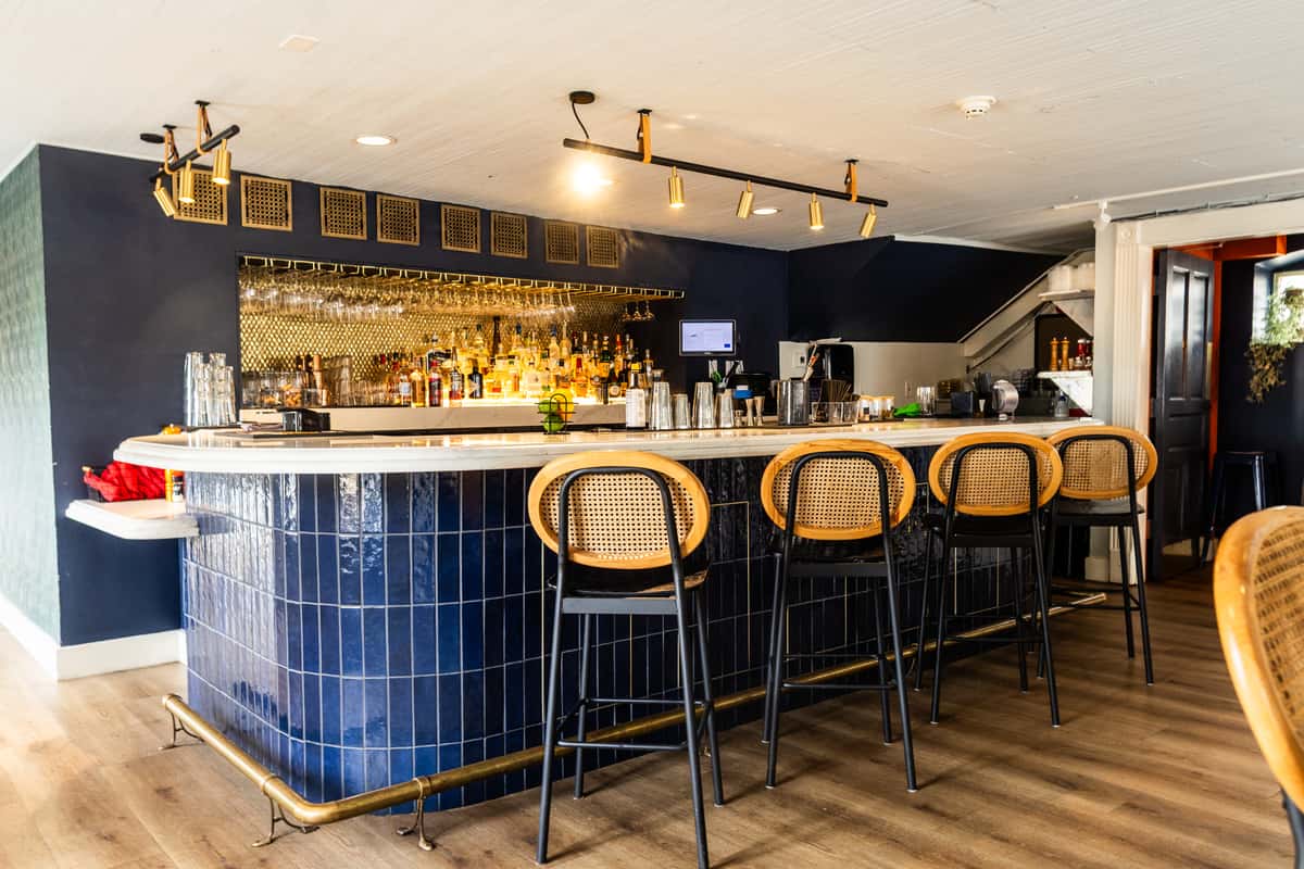 bar