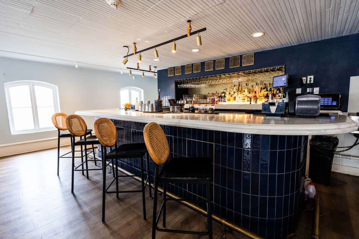 bar