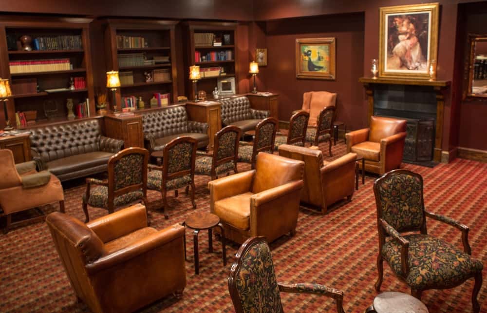 restaurant lounge area