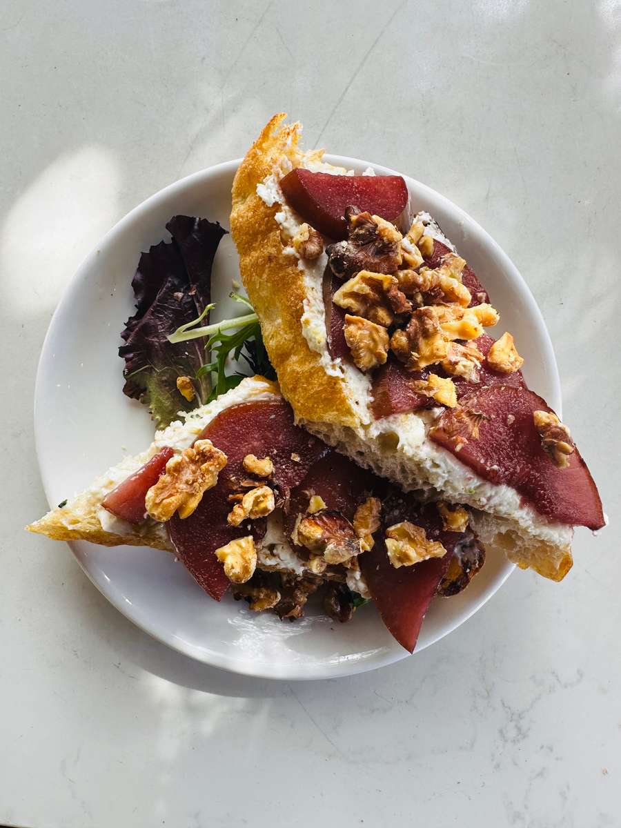 Choice of 2:
Artichoke, Tomato, Fig Marmalade, Olive Tapenade, Gorgonzola, Smoked Salmon