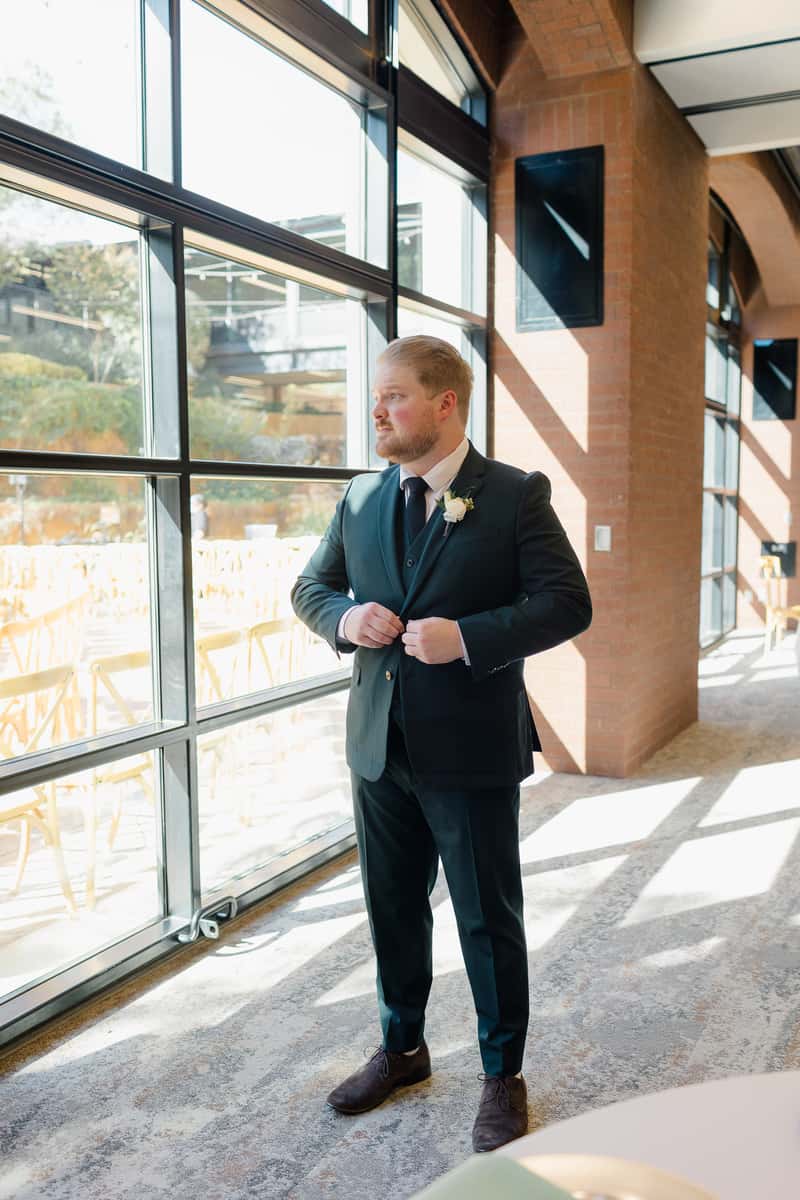 groom window