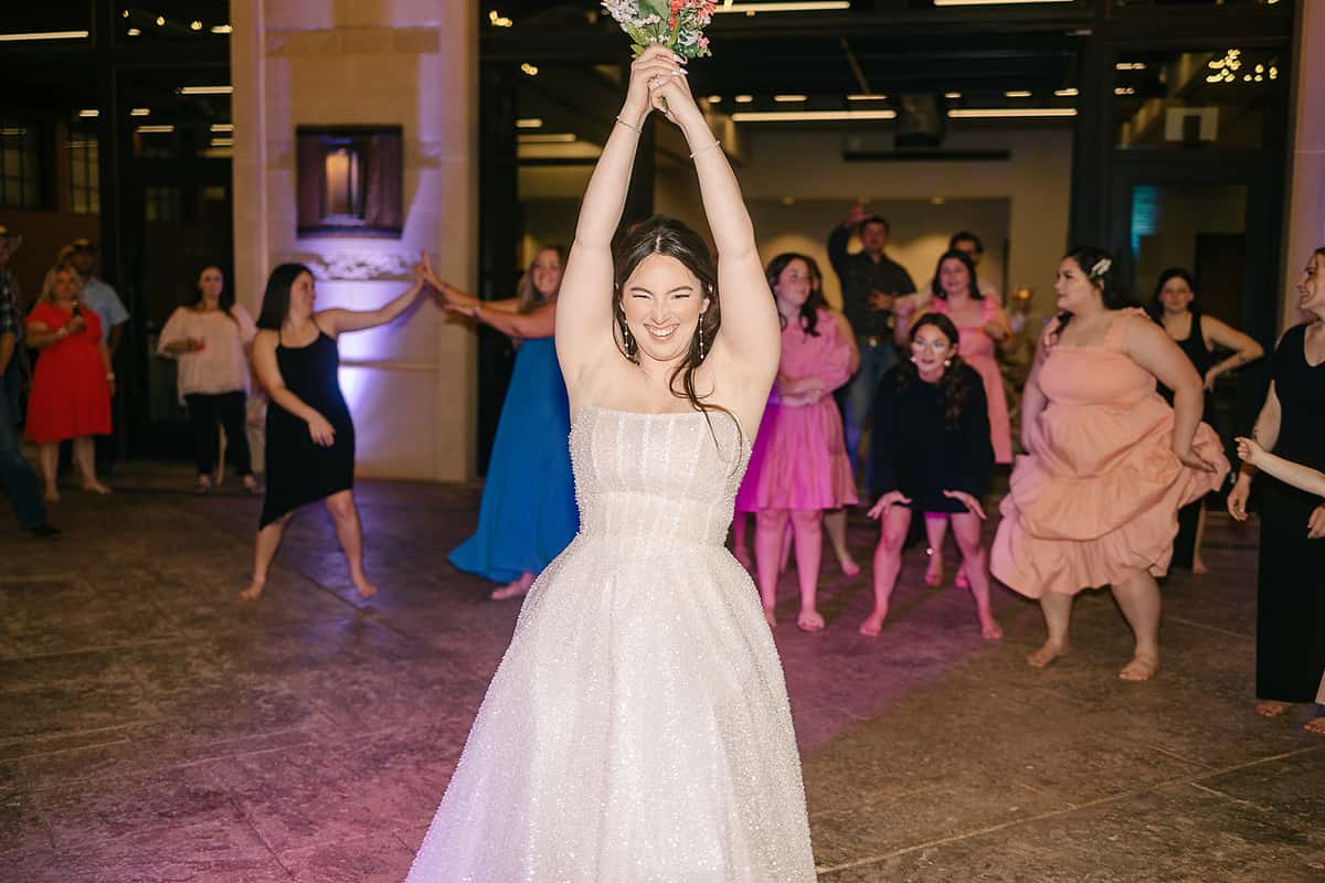 bouquet toss