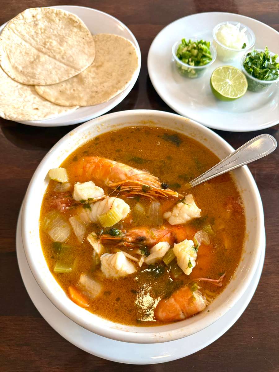 caldo de mariscos
