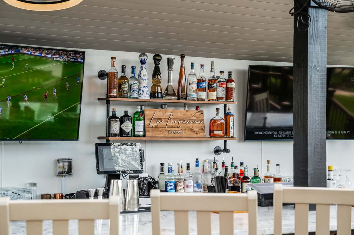 Enzos bar