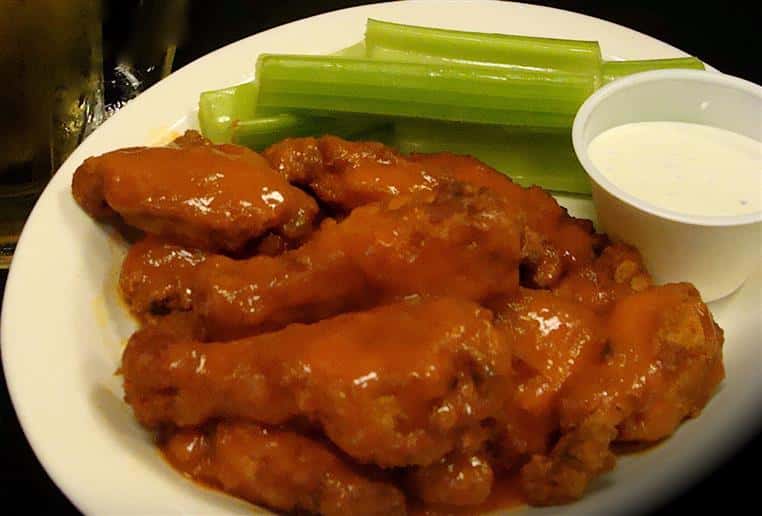 Buffalo wings with celery and ranch dip