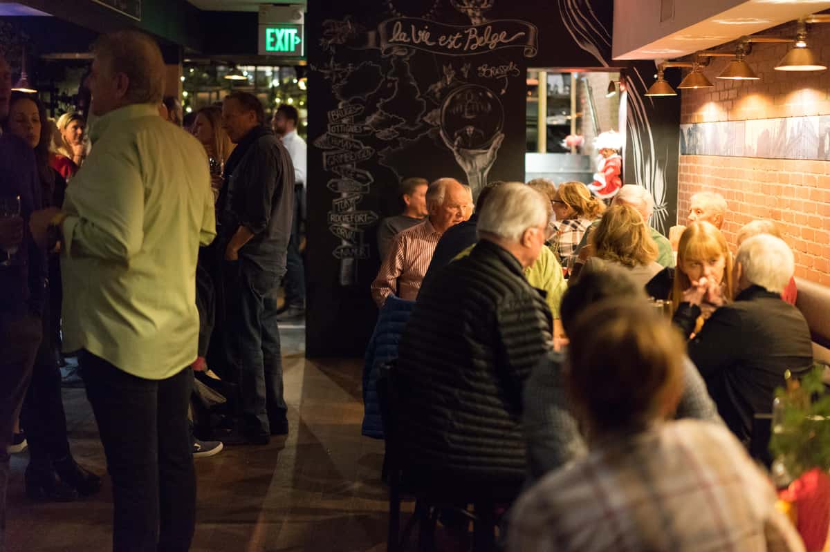 people sitting in the restaurant at an event