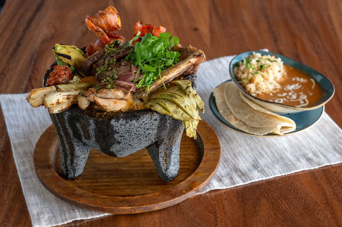 Molcajete Mixto Caliente