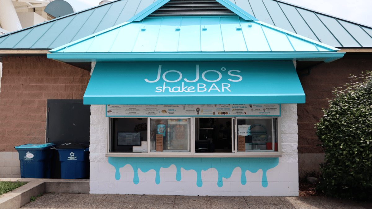 JoJo's shakeBAR, a dessert driven kiosk located at Navy Pier Chicago. Serving up shakes, fries and damn good vibes.