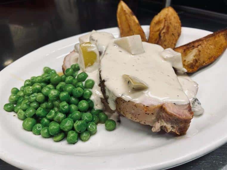 pork chop with gravy, potatoes and peas