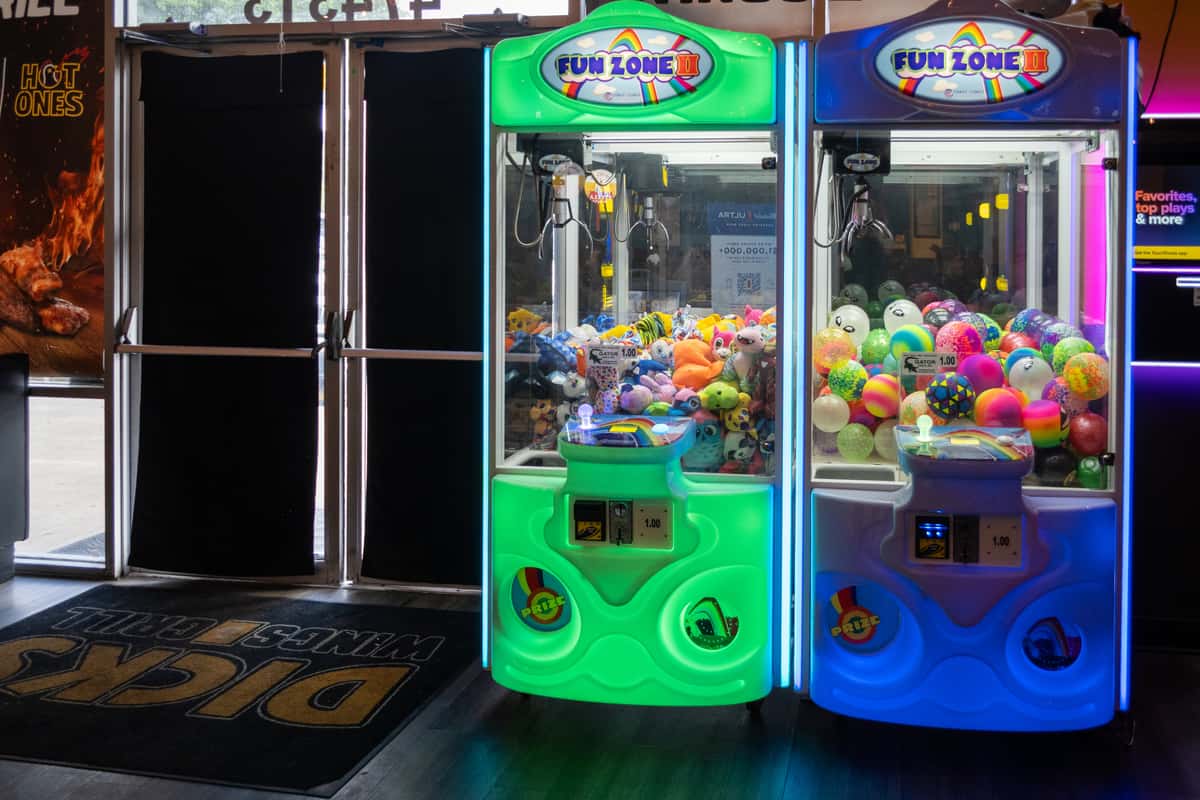 Interior crane games of Dick's Wings & Grill