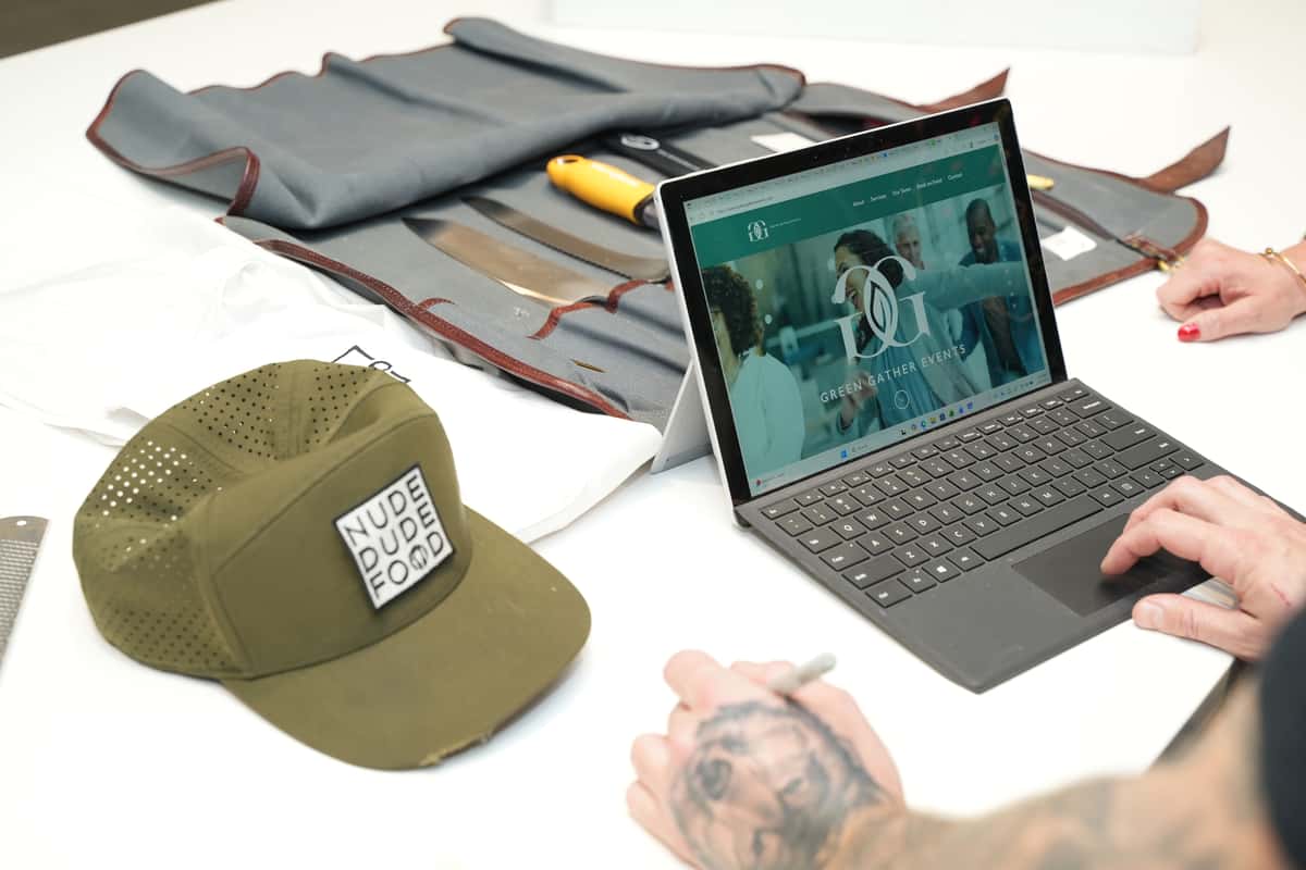 hat and computer