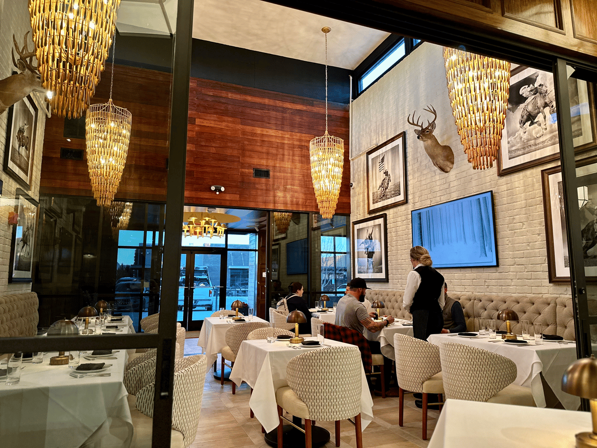 restaurant dining room