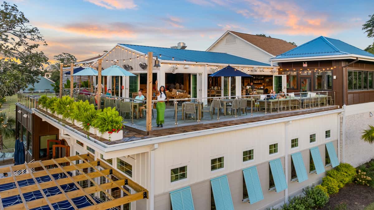 Route to beach becomes path of much resistance, image size:1200x674