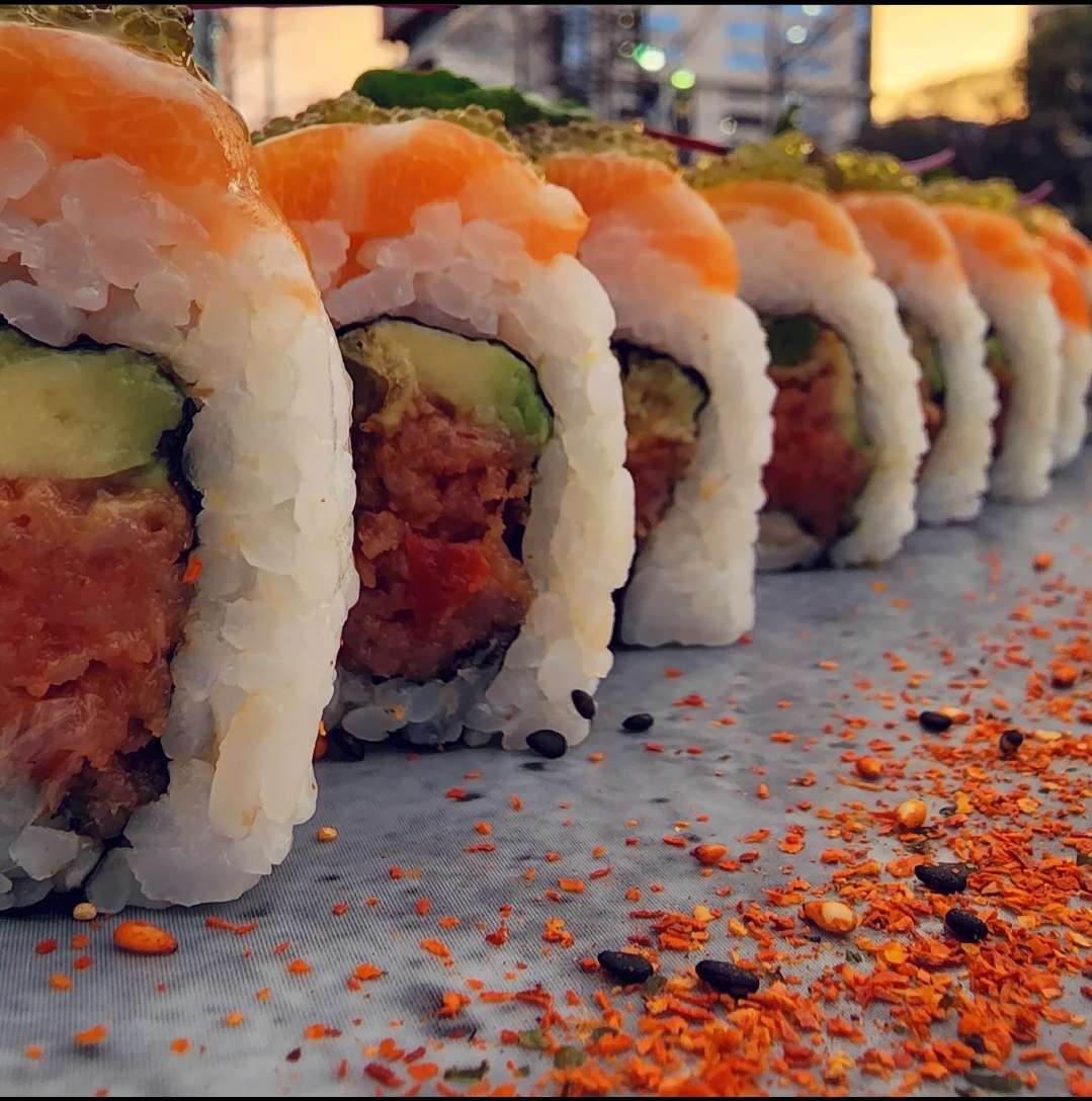 seared salmon roll