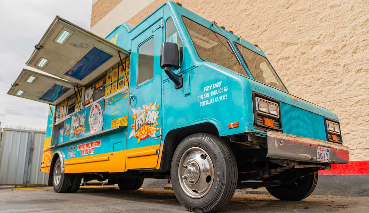 Transform your wedding with FryDay Eats' elegant food truck catering. Unique loaded fries experiences that create unforgettable memories for your special day.