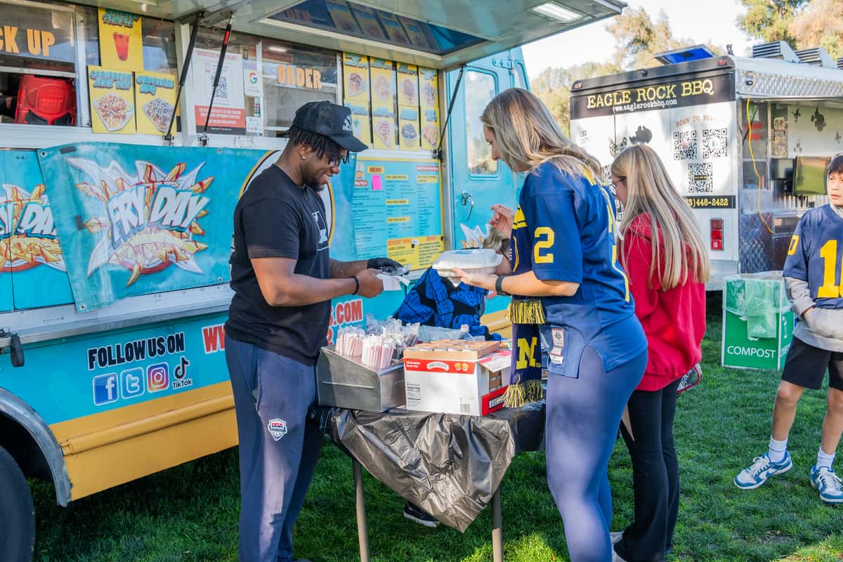 🏈 Sports Events + FryDay = Game Day Greatness