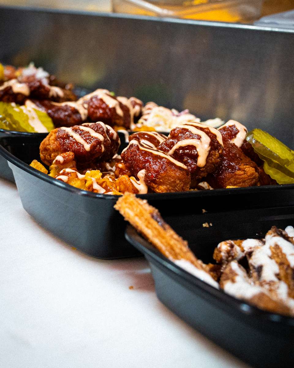 Explore FryDay's vision for next-generation LA food truck catering: emerging trends, technological advances, and elevated mobile dining experiences.