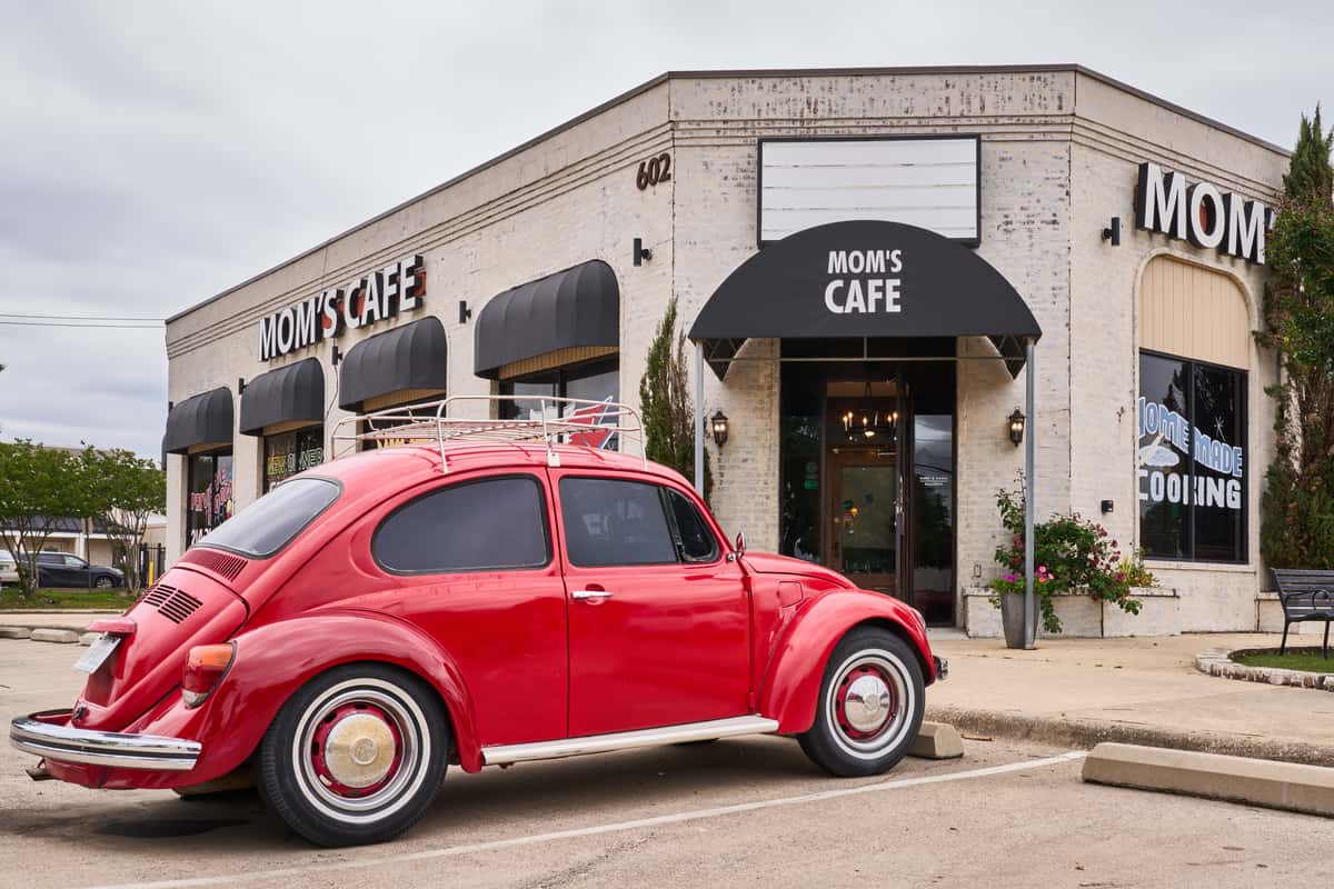 Moms Cafe