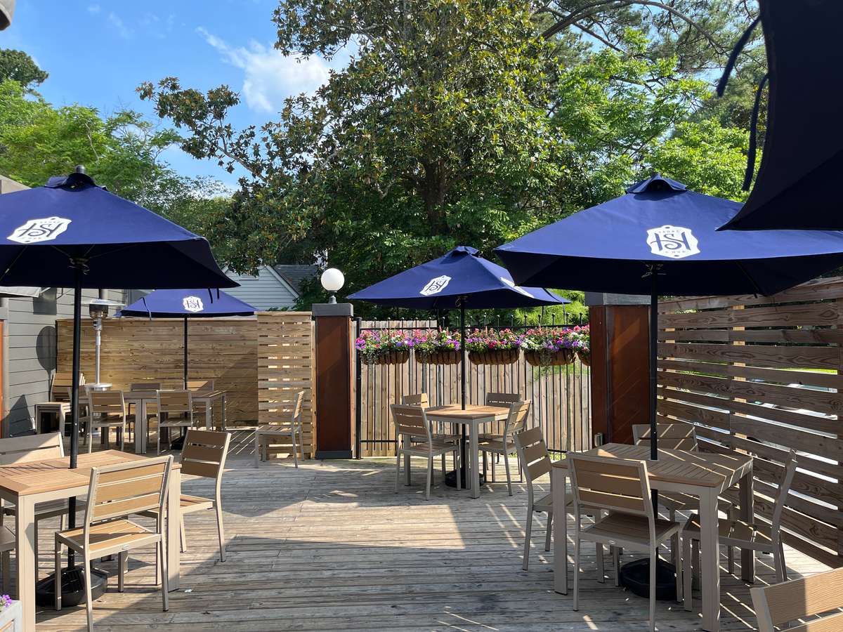 patio restaurants pet friendly