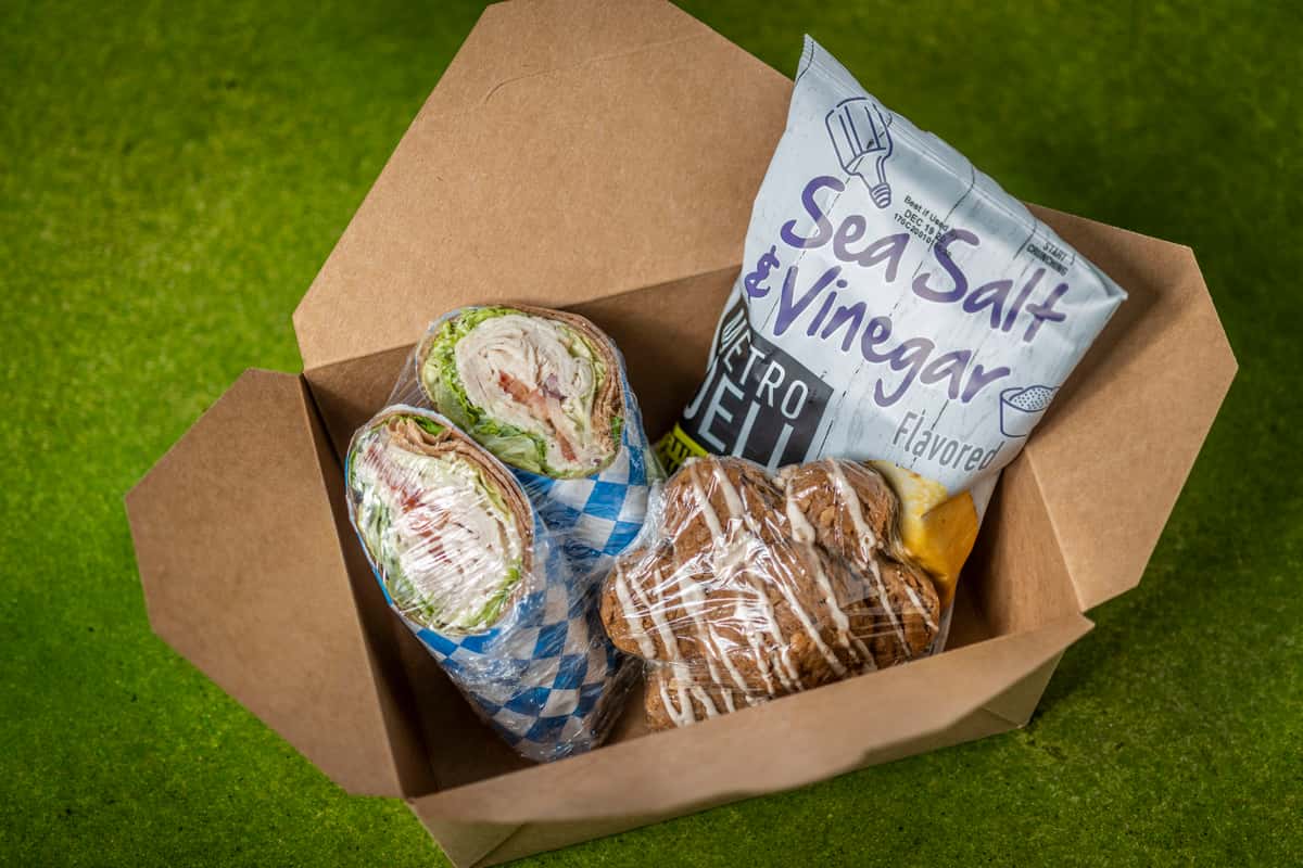 Box lunch catering