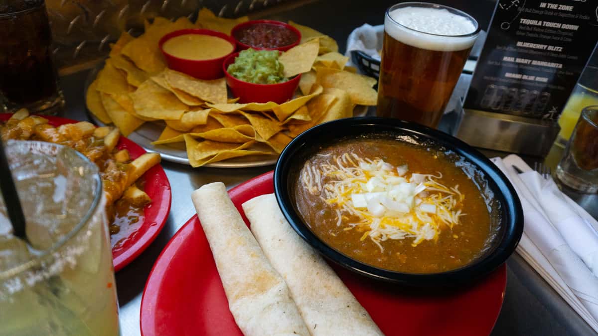 chips and dip, green chili