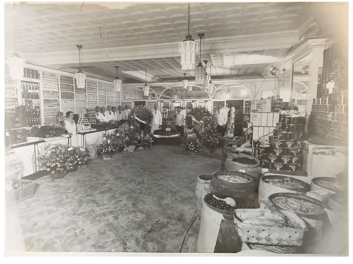1923 Famous 4th Street opening day