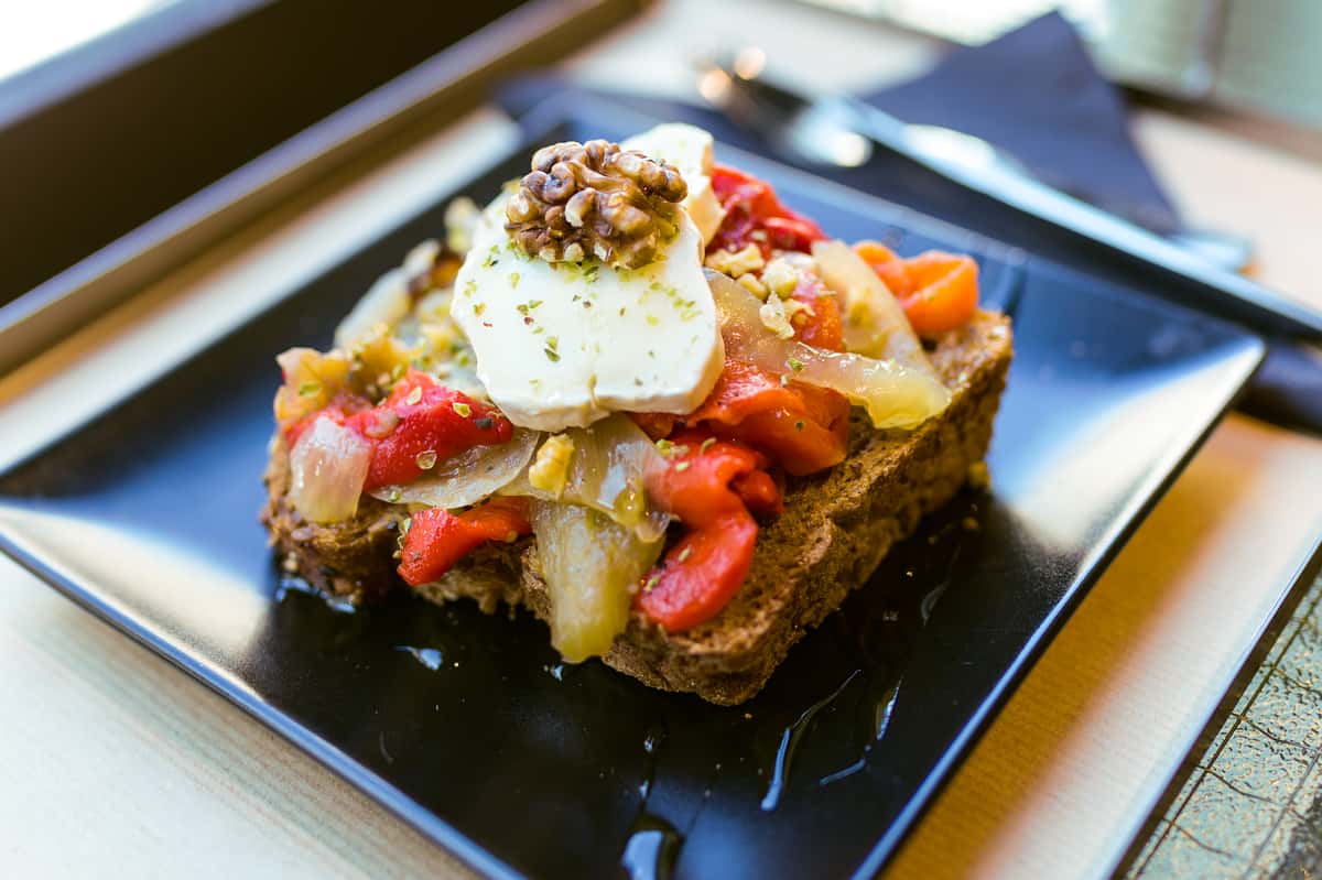 Sandwich with nuts