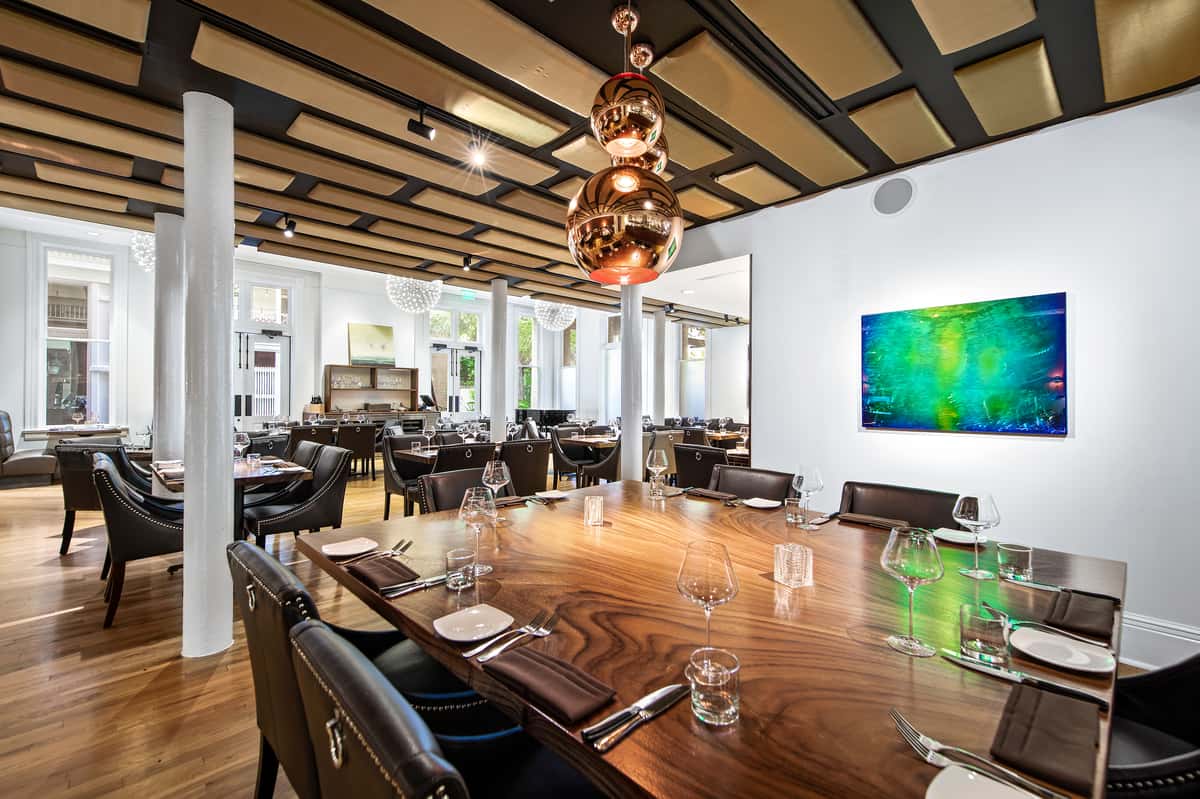 Dining room with large table at Silo Prime