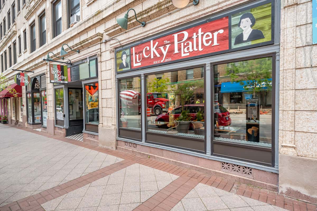 About The Lucky Platter & Pantry Breakfast Restaurant in Evanston, IL